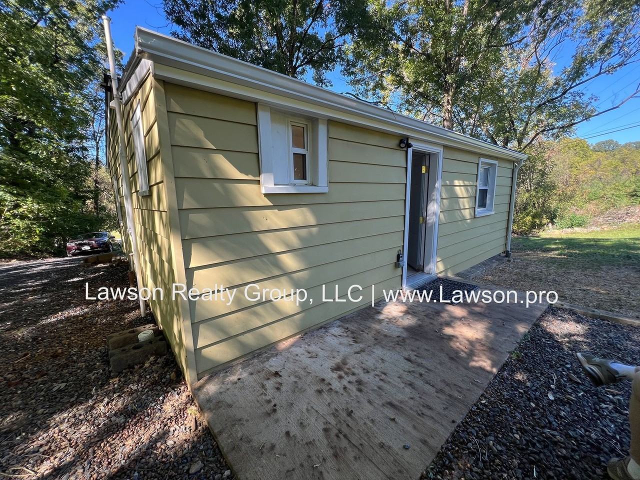 110 W Cleo Ln - Photo 2 of 16
