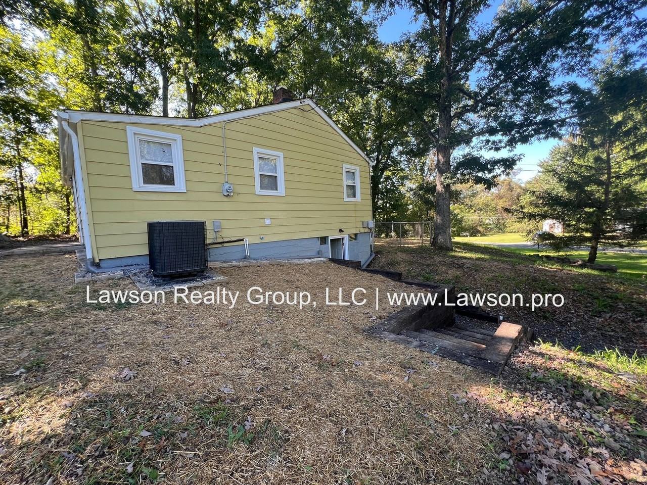 110 W Cleo Ln - Photo 3 of 16