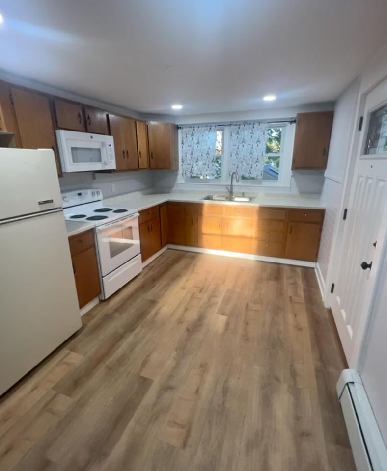 129 Friend St - Photo 2 of 9