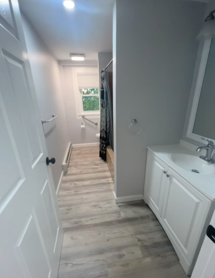 129 Friend St - Photo 3 of 9
