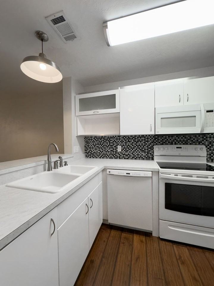 1416 Sw 25th Pl - Photo 7 of 27