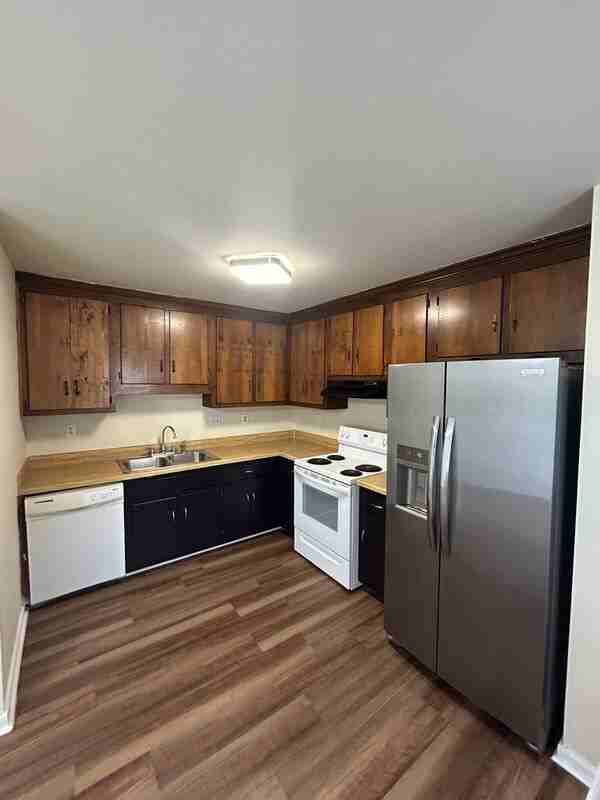 2214 Bowlin Ct - Photo 2 of 33