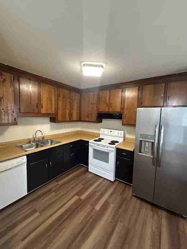 2214 Bowlin Ct - Photo 3 of 33