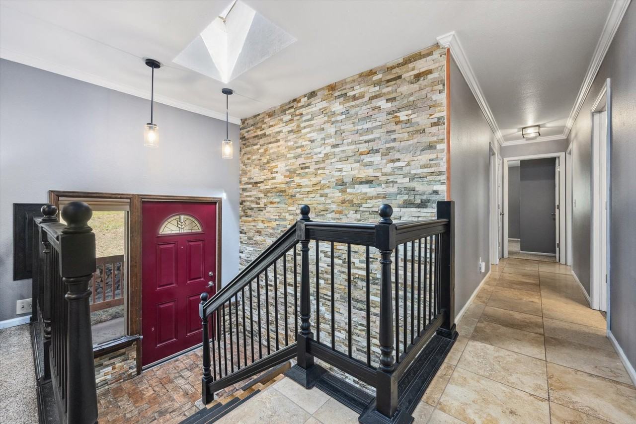 High Drive, 6417 - Photo 2 of 40