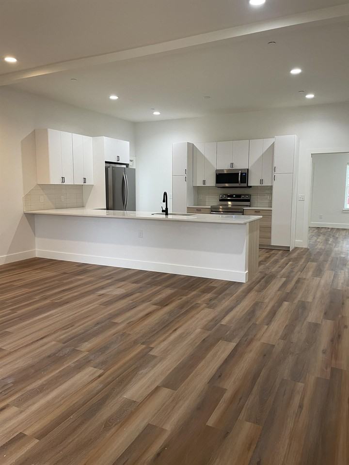 719 Deans Row Avenue - 103 - Photo 3 of 16