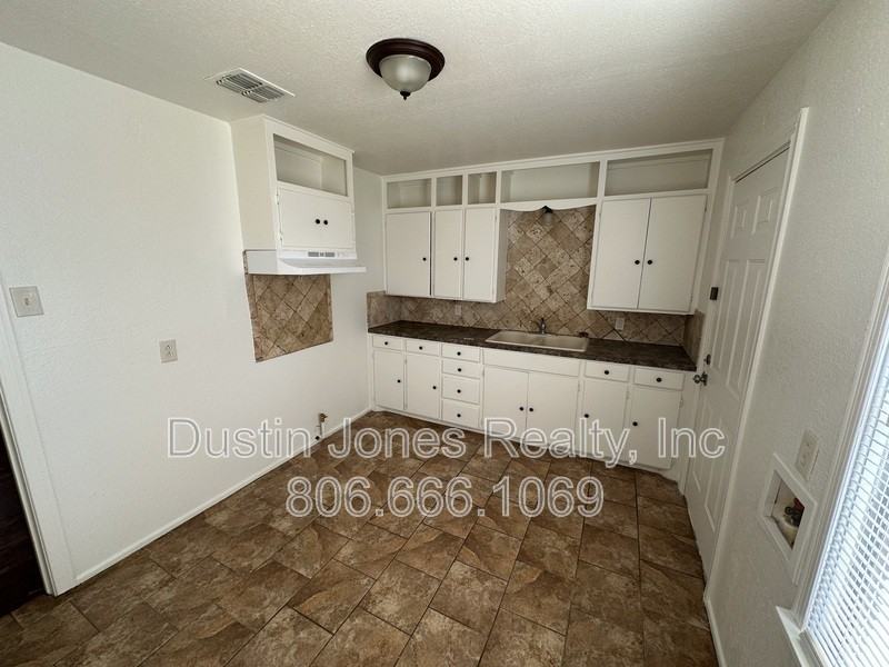 2519 1st Pl - Photo 3 of 12