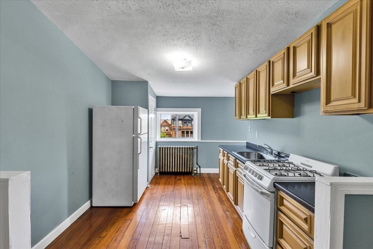 1406 Eutaw Place - Photo 3 of 16