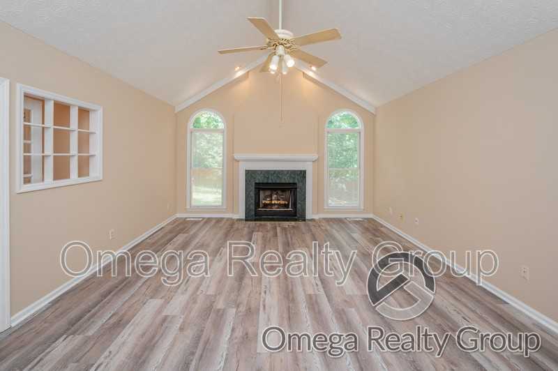 6029 Shannon Brook Ln - Photo 7 of 41