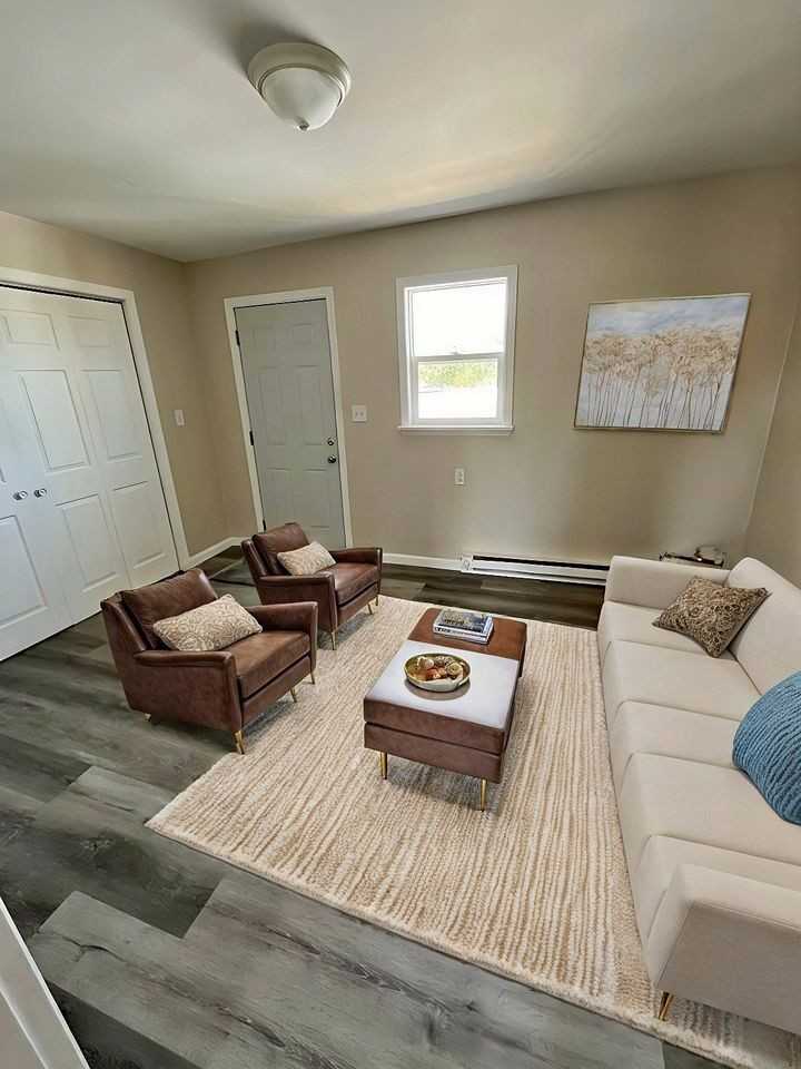 1517 South Walnut Street - Photo 2 of 3