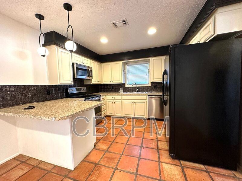 5521 1st Street - Photo 3 of 12