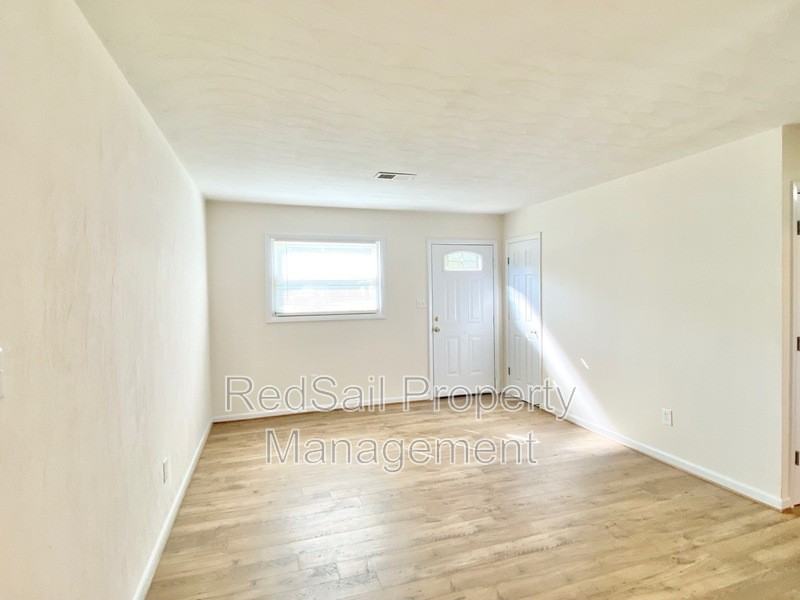 437 Fox Hill Rd - Photo 3 of 18