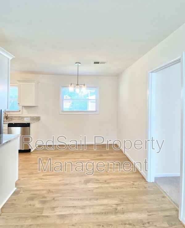 437 Fox Hill Rd - Photo 4 of 18