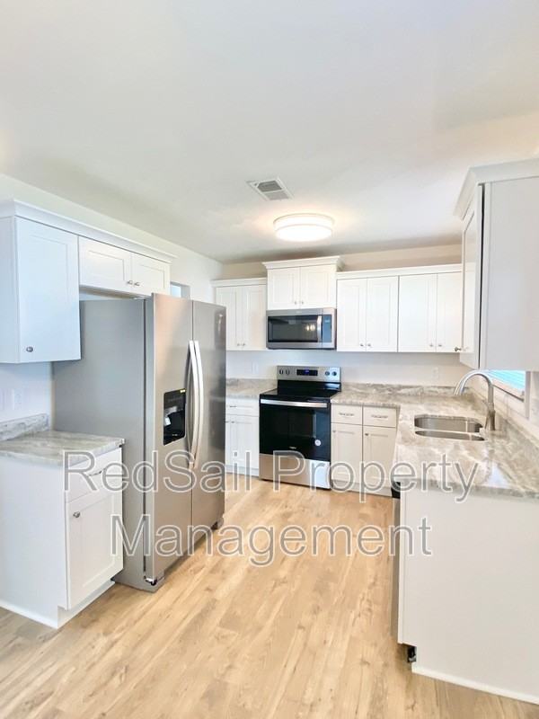 437 Fox Hill Rd - Photo 5 of 18