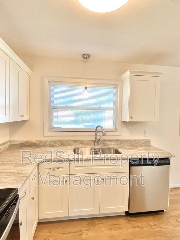 437 Fox Hill Rd - Photo 6 of 18