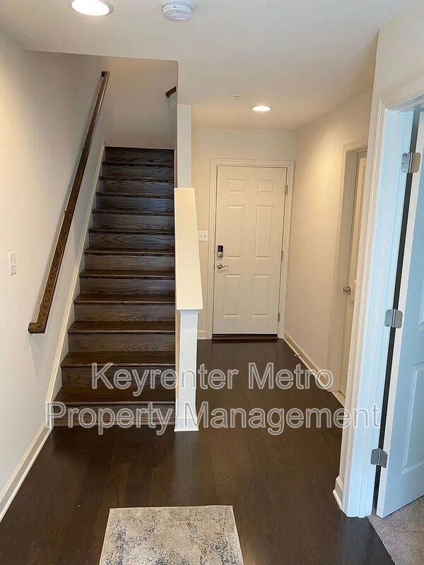 7306 Wood Pond Cir - Photo 3 of 50