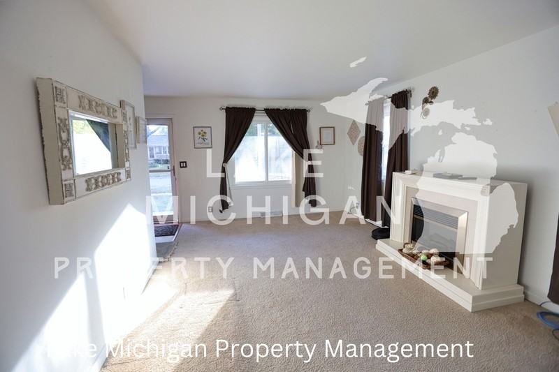 5451 Christie Ave Se - Photo 2 of 14