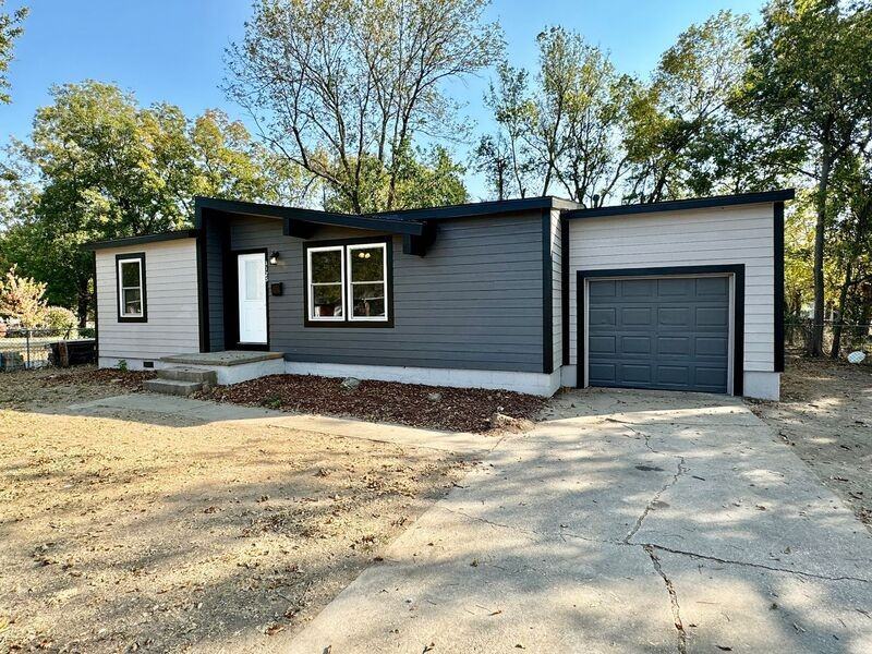 1125 5th Ave Nw - Photo 2 of 26