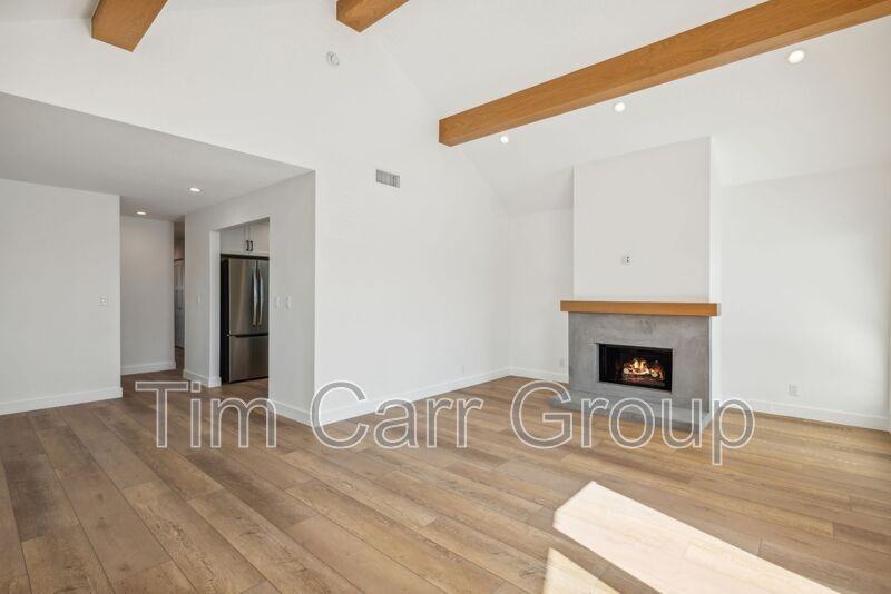 505 35th St #B - Photo 4 of 32