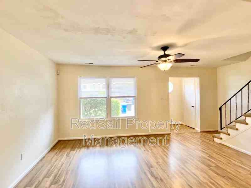3217 Wimbledon Way - Photo 3 of 22