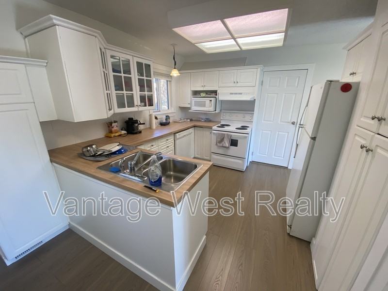 2808 Inverness Rd - Photo 2 of 11