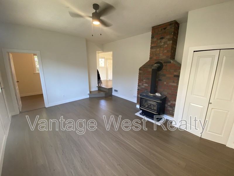 2808 Inverness Rd - Photo 3 of 11