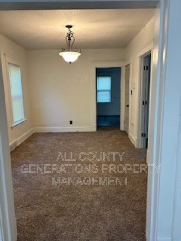 9705 Orleans Ave - Photo 6 of 29