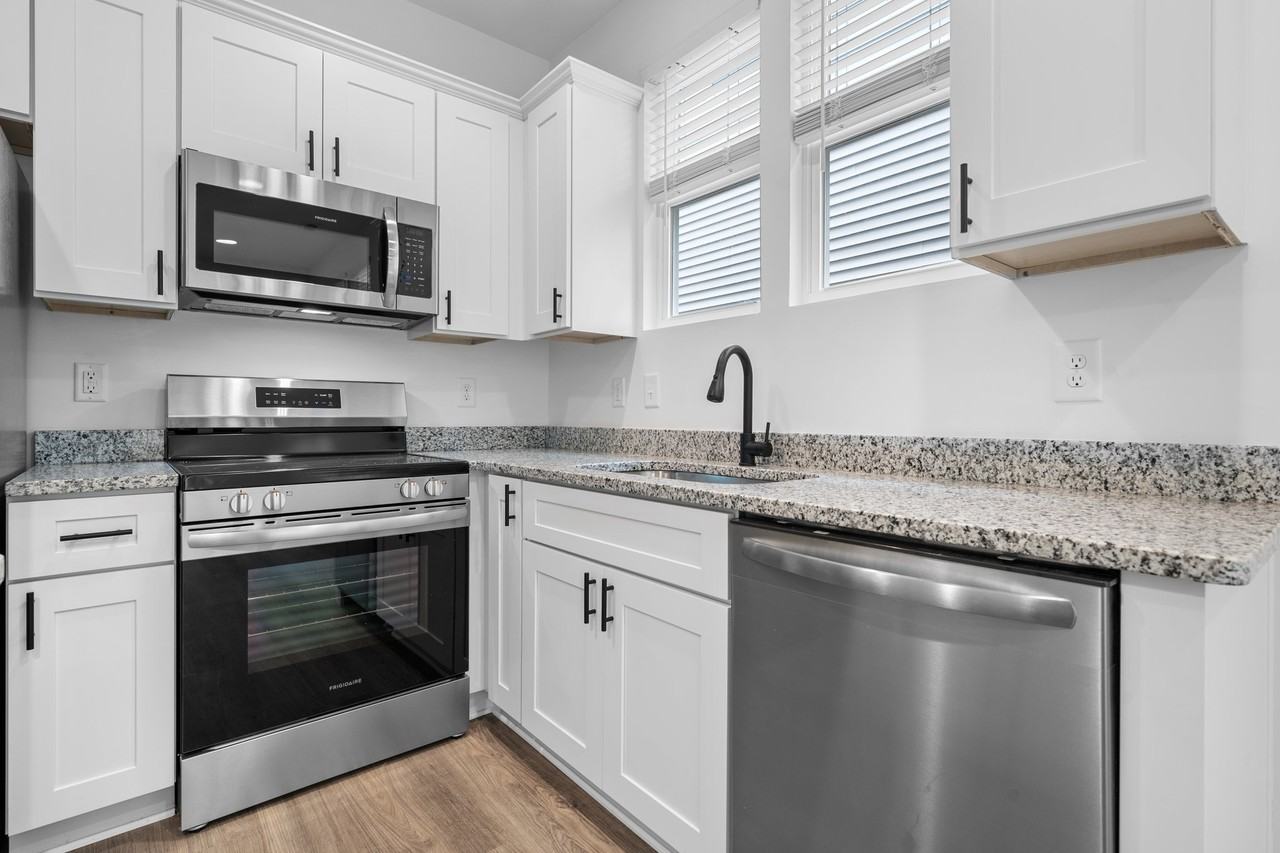 207 9th Ave Se #207 - Photo 3 of 33