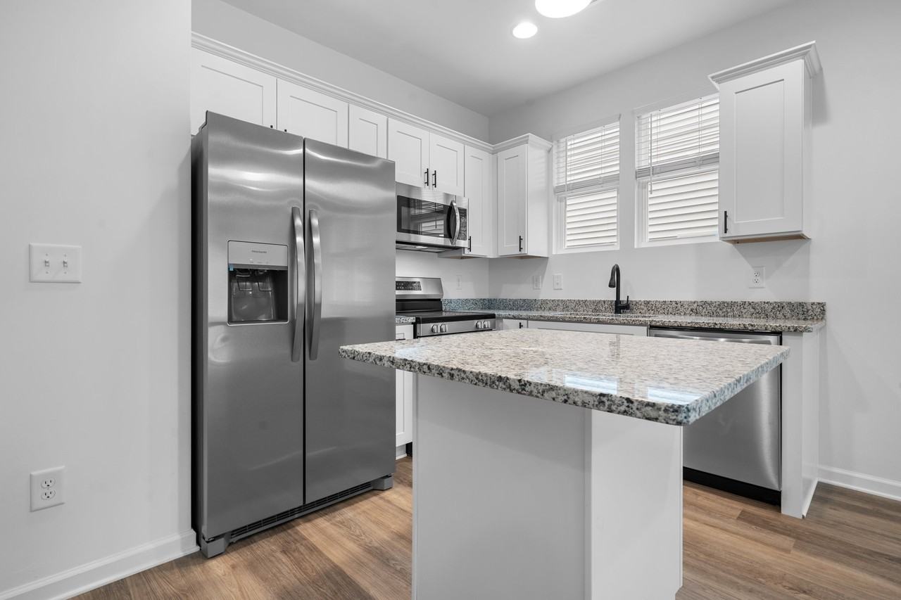 207 9th Ave Se #207 - Photo 4 of 33