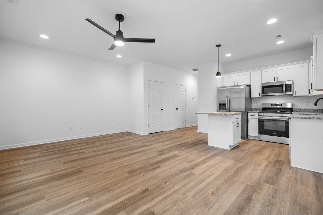 207 9th Ave Se #207 - Photo 6 of 33