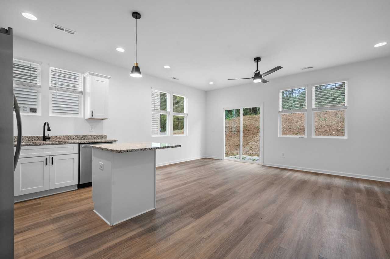 207 9th Ave Se #207 - Photo 7 of 33