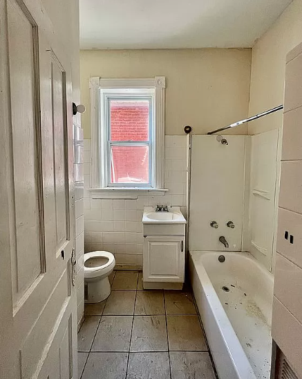 3822 Sullivan Ave - Photo 2 of 4