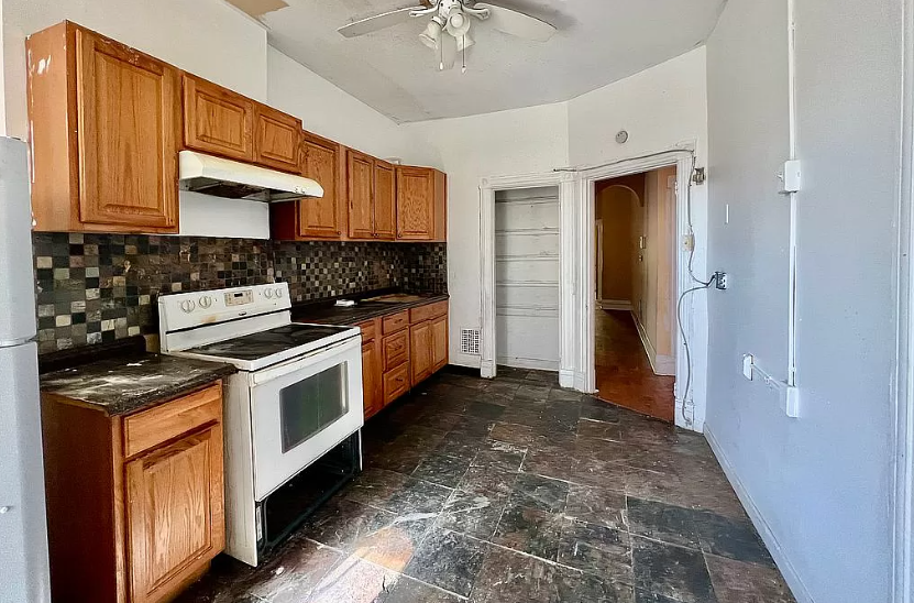 3822 Sullivan Ave - Photo 3 of 4