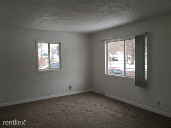 1527 Owen St - Photo 3 of 15