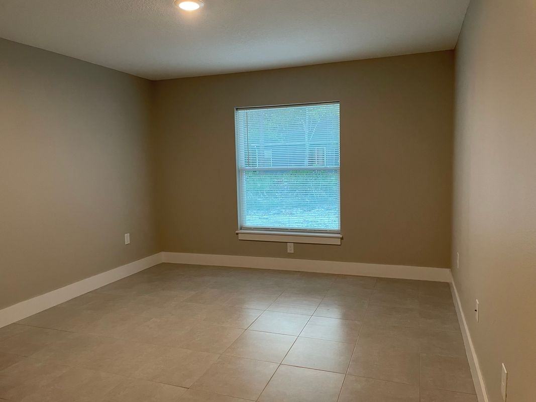 7827 Pinehurst Dr - Photo 3 of 8