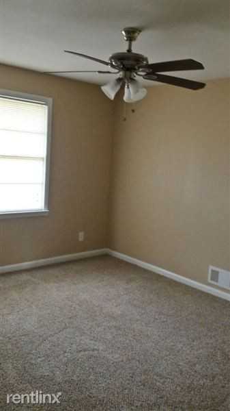 138 Wilson Ave - Photo 3 of 4