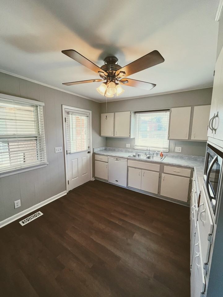 925 Oleander Dr #NA - Photo 6 of 39