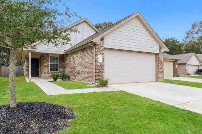 2516 N Lina Ct - Photo 2 of 16
