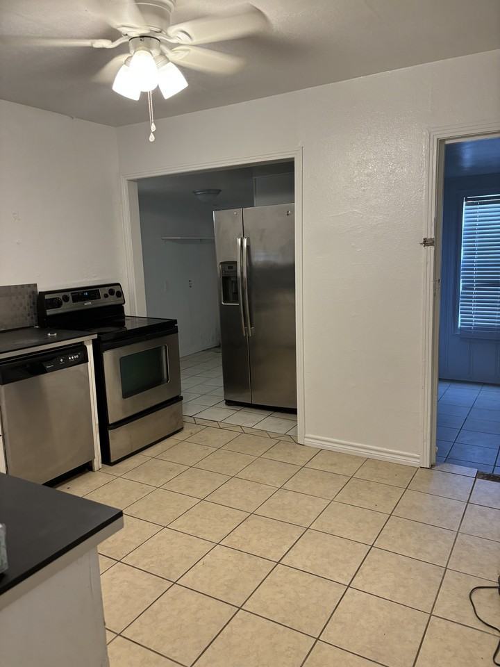 3012 Olive Pl #NA - Photo 3 of 9