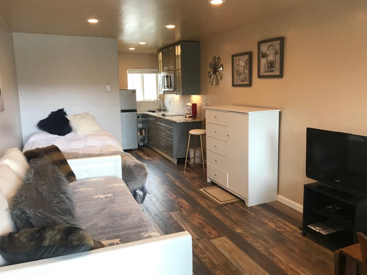 225 Fraser-Hogan Rd #D6 - Photo 3 of 5
