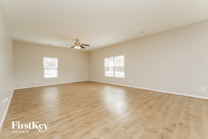 4208 Lochurst Dr - Photo 3 of 15