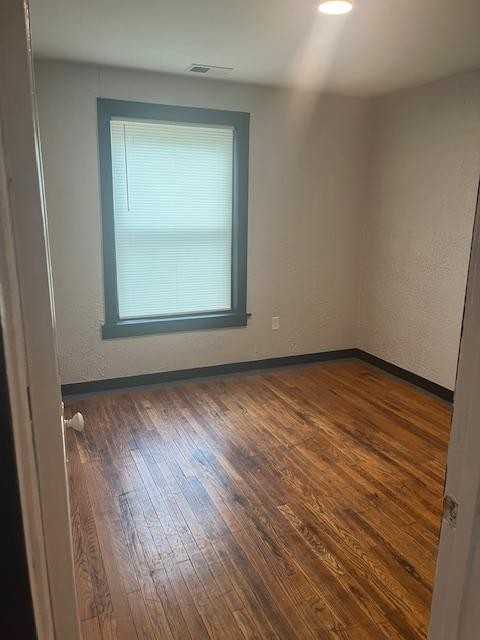 401 Jefferson St - Photo 2 of 6