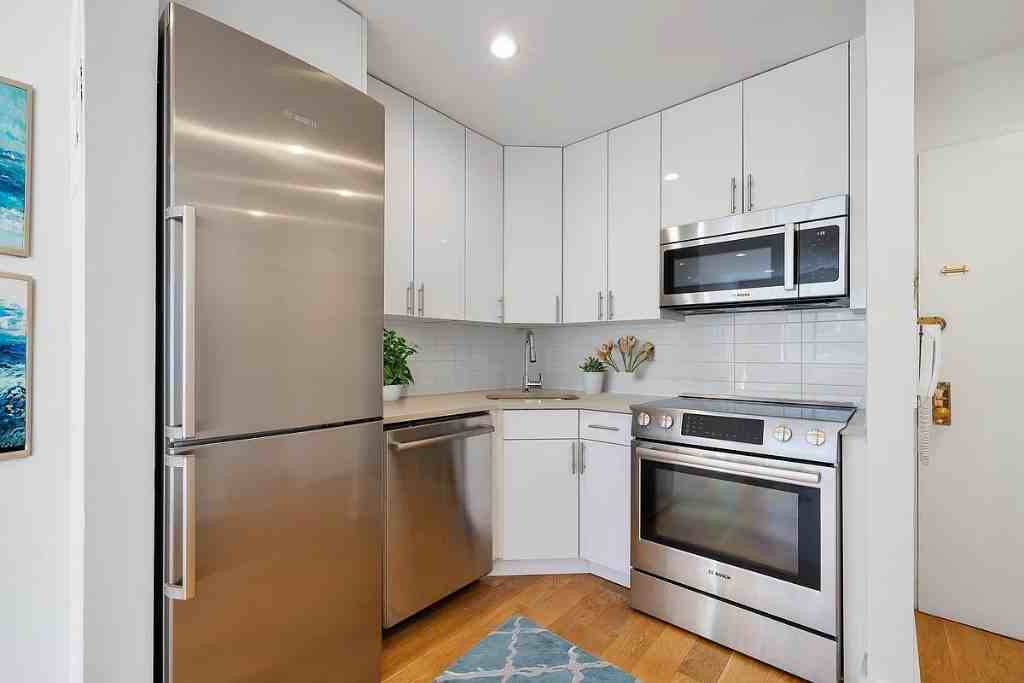 W 30th St #5D - Photo 2 of 7
