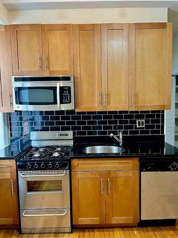 W 55th St #6K - Photo 3 of 6