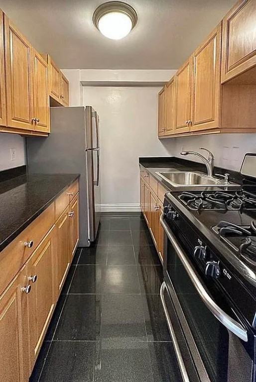 W 45th St 8C, New York, NY 10036 Studio Apartment for 3,050/month