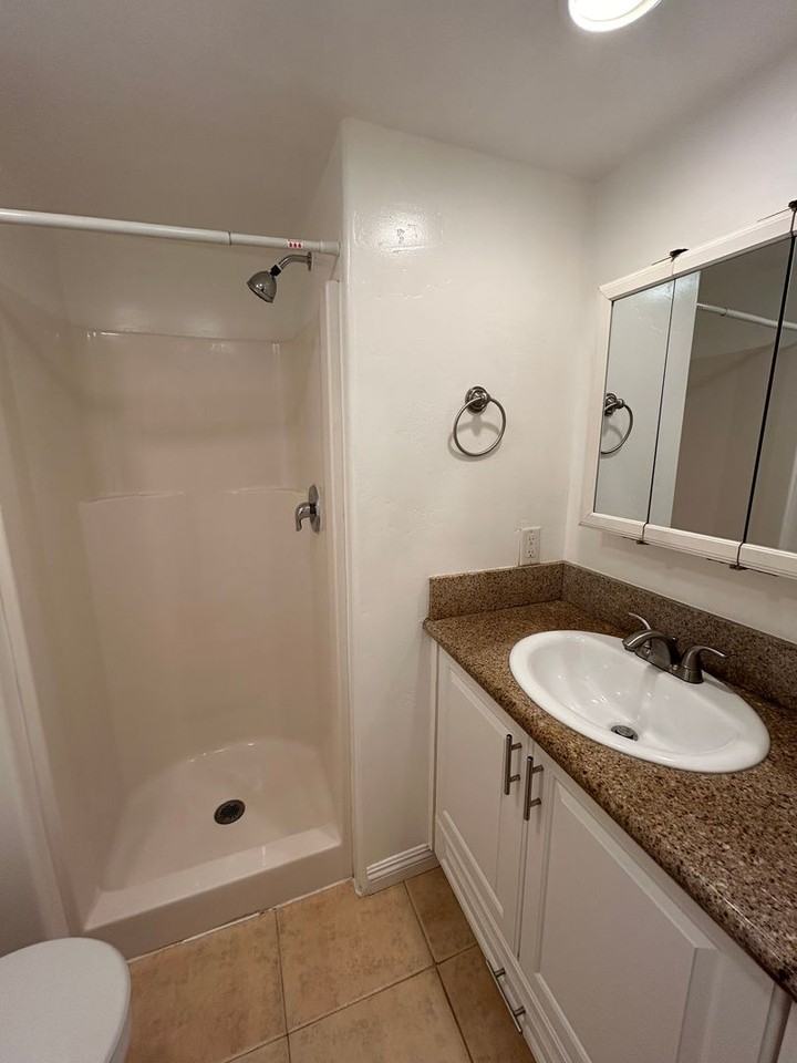 919 Emerald St #A - Photo 7 of 9