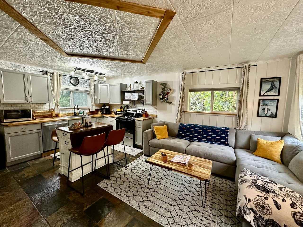 35215 Jensen Dr - Photo 2 of 12