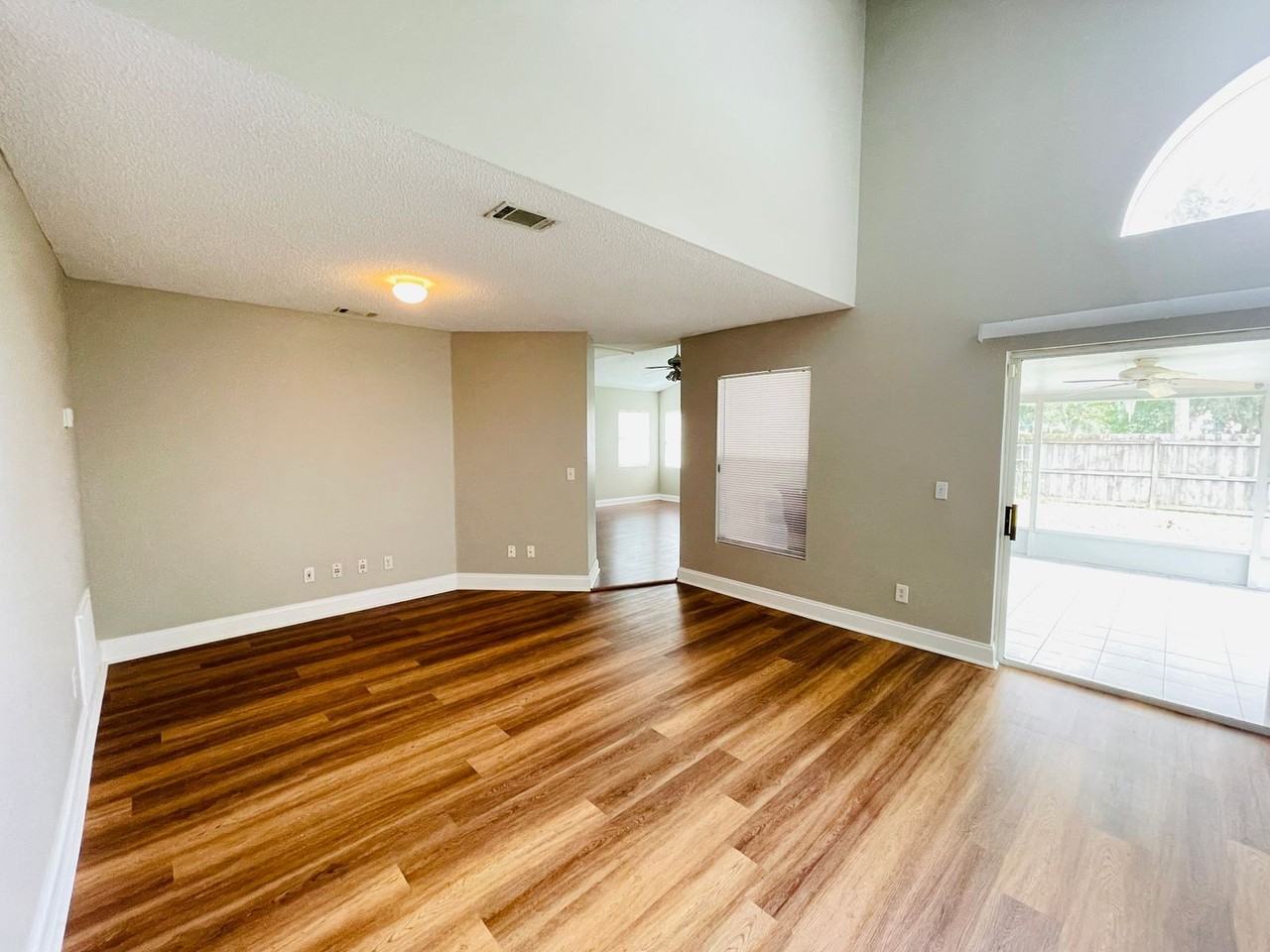 719 Meadowside Ct - Photo 5 of 28