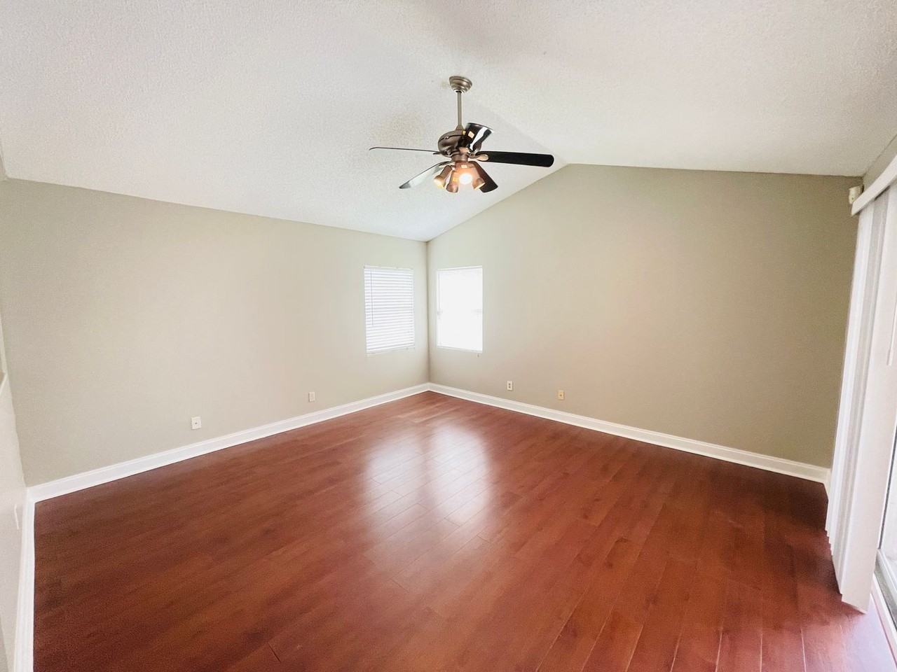 719 Meadowside Ct - Photo 6 of 28