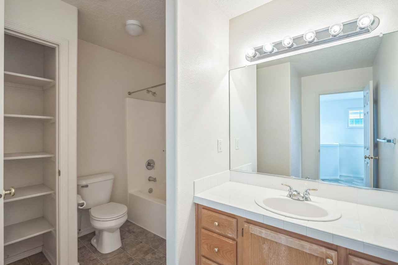 41751 Nw Bellingham Ct - Photo 3 of 13