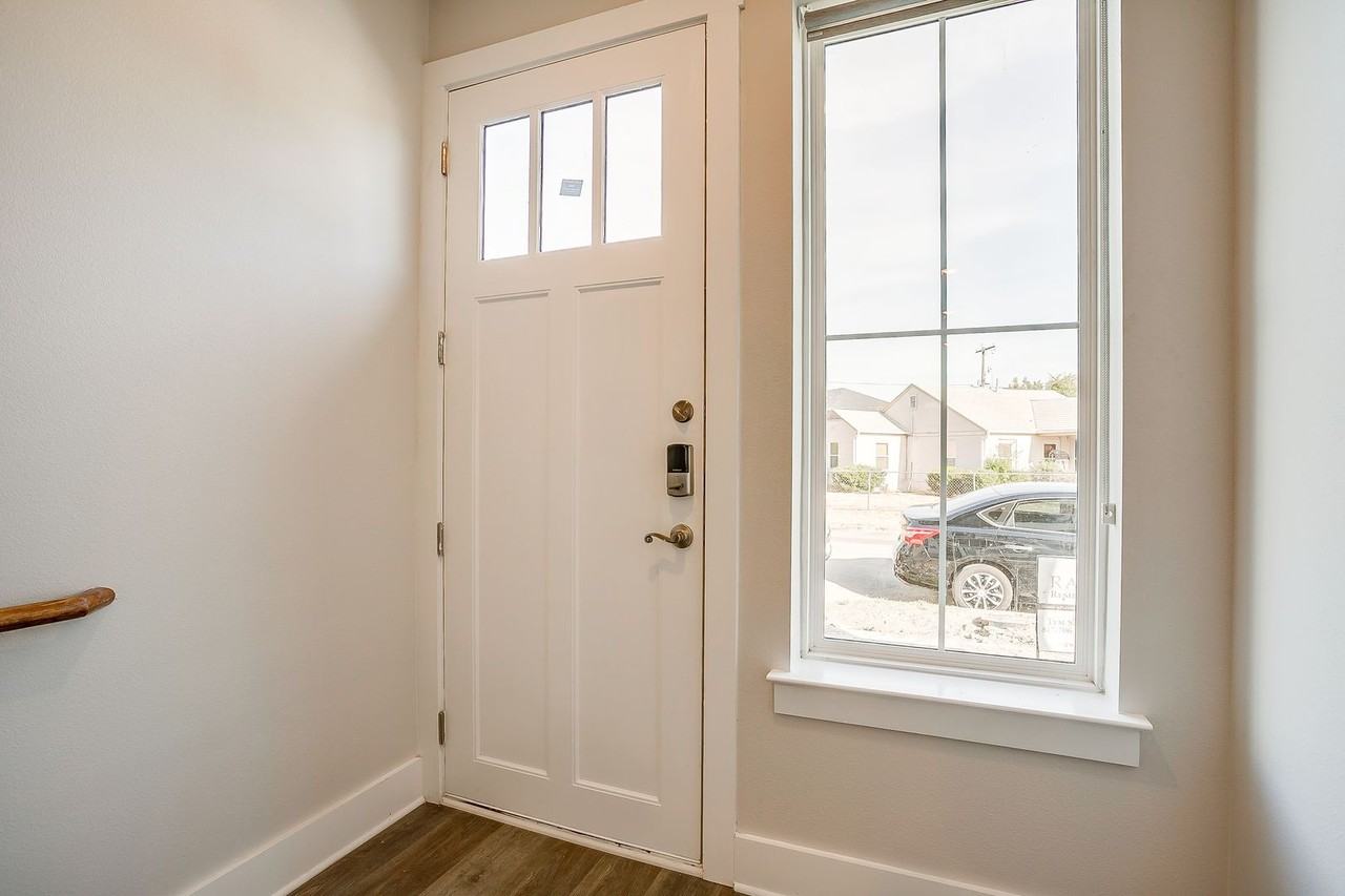 2323 Benbrook Blvd - Photo 7 of 43